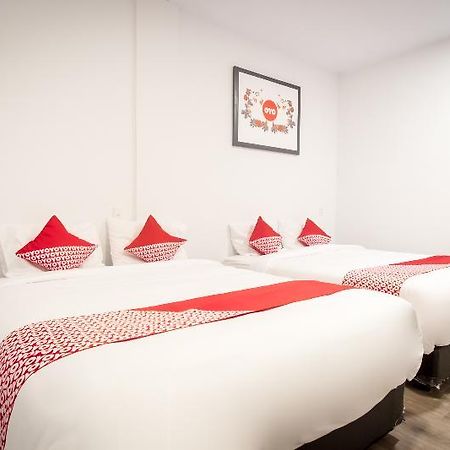 Oyo 835 Metropolitan Home Stay Medan Esterno foto